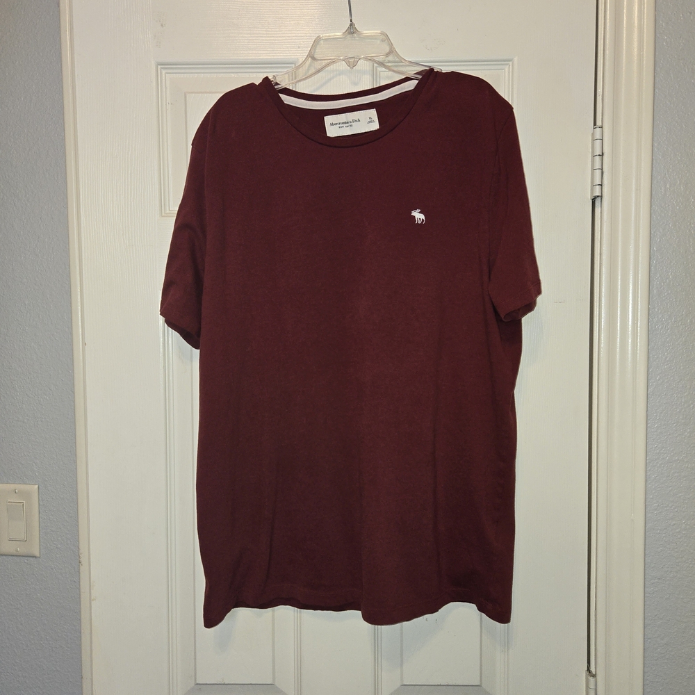 Abercrombie & Fitch Men's Burgundy Short Sleeve Tee